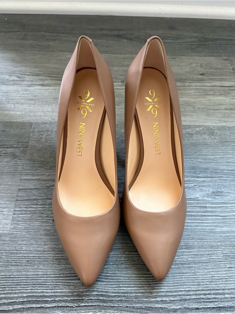 Nine West Nude/Beige Pointed-Toe Leather Pumps. Size 7.5
NWOT
